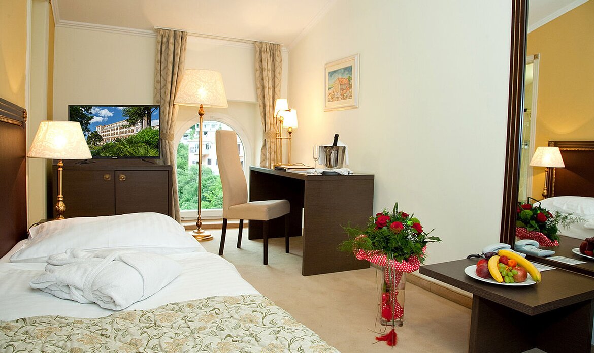 Einzelzimmer im historischen Hotel in Crikvenica