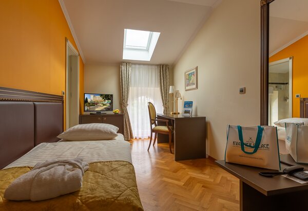 Einzelzimmer im historischen Hotel in Crikvenica