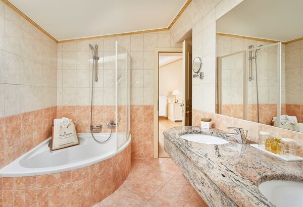 Komfortables Zimmer in Zell am See mit Seeblick, Salzburg