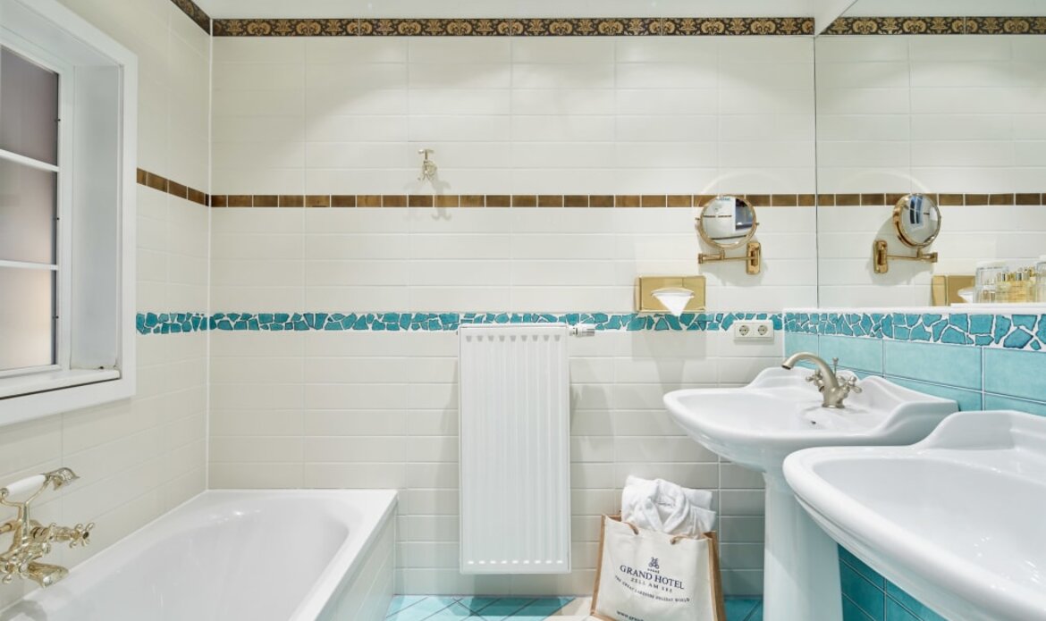 Feines Hotelzimmer in Zell am See mit Balkon & Seeblick