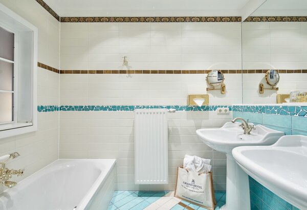 Feines Hotelzimmer in Zell am See mit Balkon & Seeblick