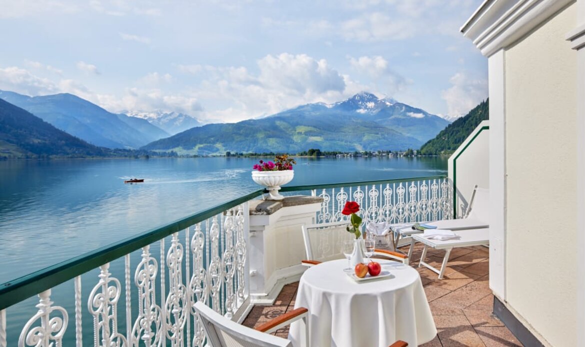 Feines Hotelzimmer in Zell am See mit Balkon & Seeblick