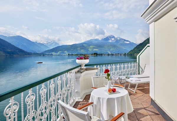 Feines Hotelzimmer in Zell am See mit Balkon & Seeblick